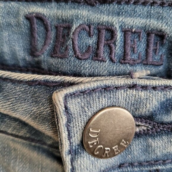 Decree Sz 7 Jeans Denim Leggings Manufactured Distressing Light Wash Mid Rs NWT - Picture 2 of 6